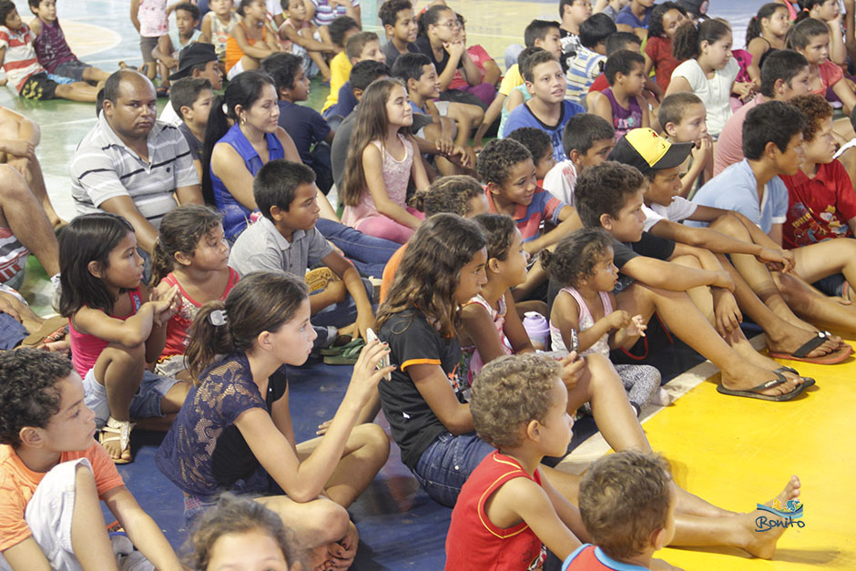 Galeria de fotos do Teatro no ginásio de esportes de Bonito