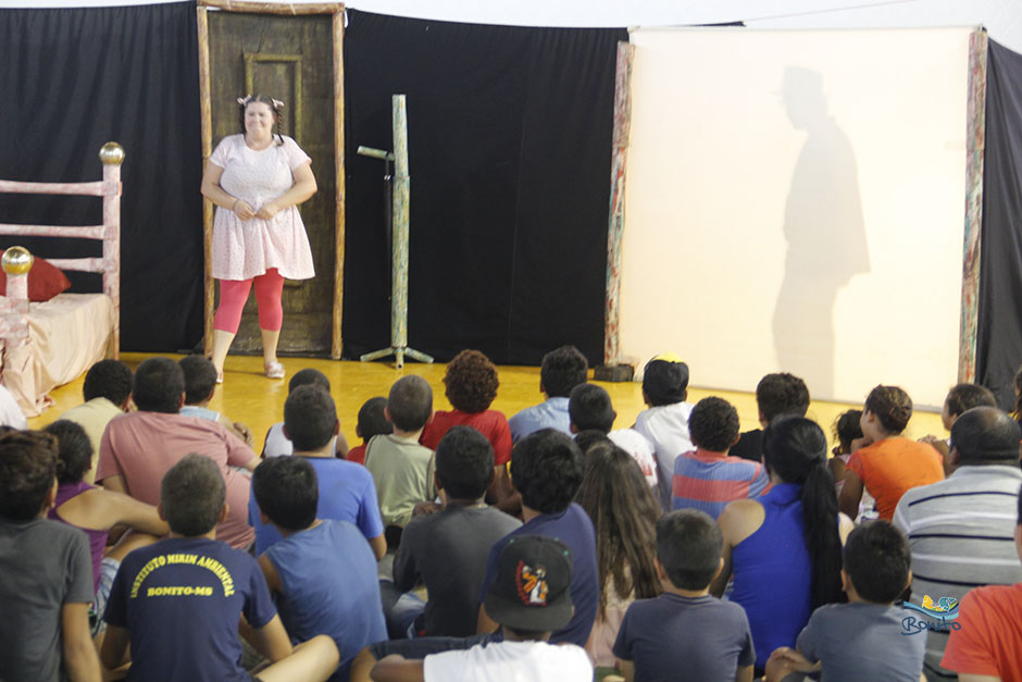 Galeria de fotos do Teatro no ginásio de esportes de Bonito