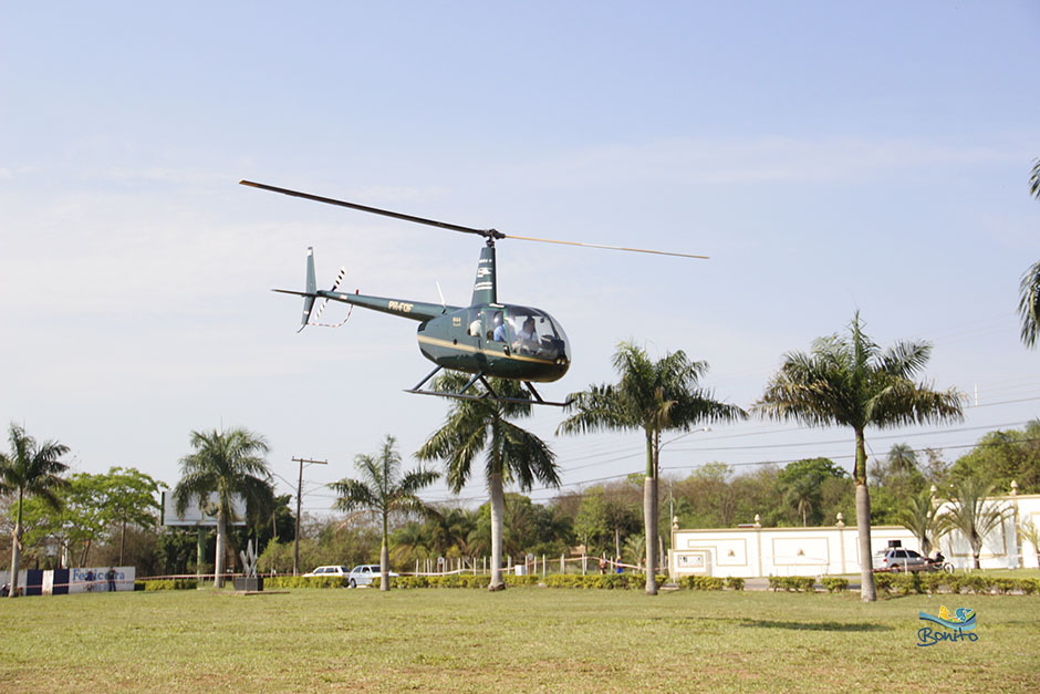Voo panorâmico de helicóptero para os alunos das escolas municipais de Bonito