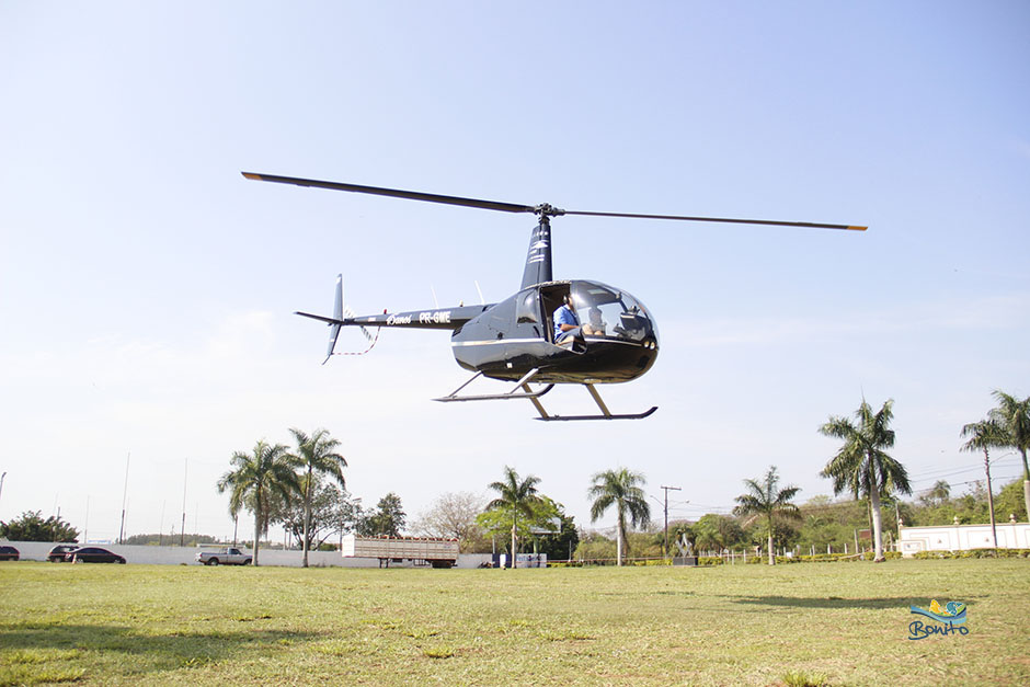 Voo panorâmico de helicóptero para os alunos das escolas municipais de Bonito