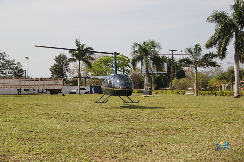 Voo panorâmico de helicóptero para os alunos das escolas municipais de Bonito