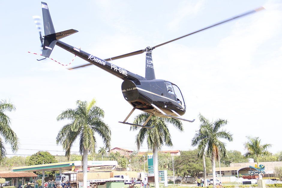 Voo panorâmico de helicóptero para os alunos das escolas municipais de Bonito