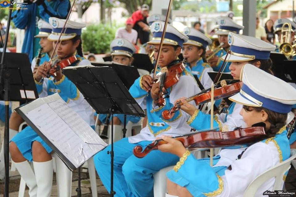 Banda Municipal se apresenta no 54º aniversário de Caracol