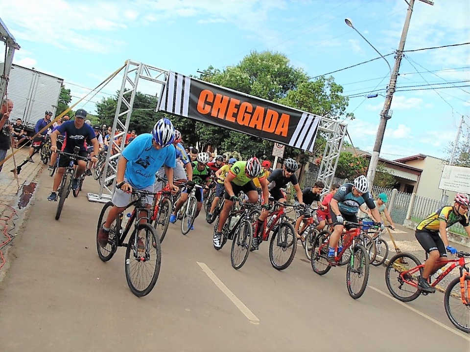 Esportes realizou hoje o 3º Passeio Ciclístico do Trabalhador