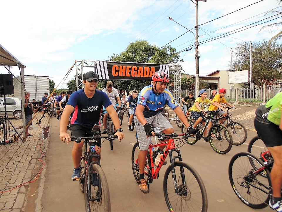 Esportes realizou hoje o 3º Passeio Ciclístico do Trabalhador