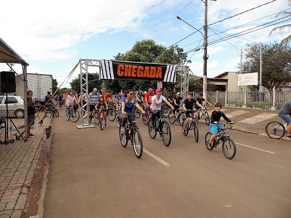 Esportes realizou hoje o 3º Passeio Ciclístico do Trabalhador
