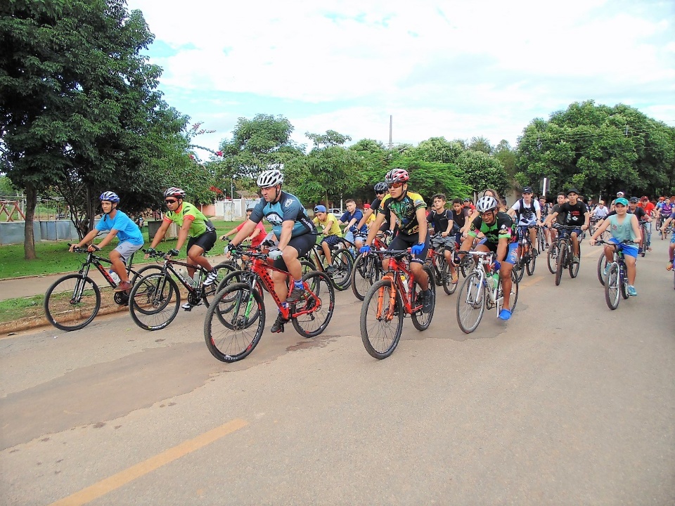 Esportes realizou hoje o 3º Passeio Ciclístico do Trabalhador