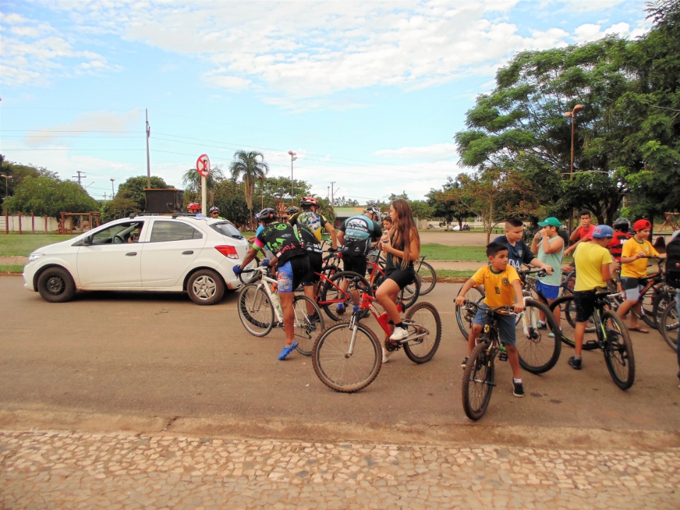 Esportes realizou hoje o 3º Passeio Ciclístico do Trabalhador