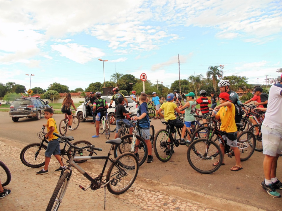 Esportes realizou hoje o 3º Passeio Ciclístico do Trabalhador