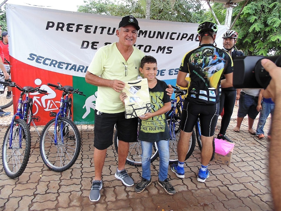 Esportes realizou hoje o 3º Passeio Ciclístico do Trabalhador
