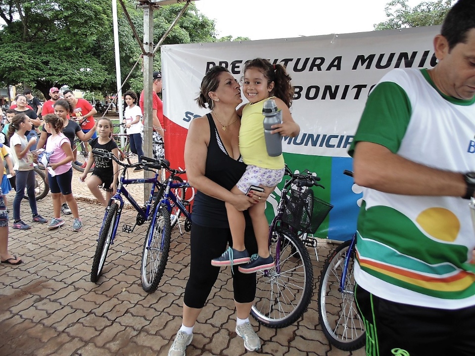 Esportes realizou hoje o 3º Passeio Ciclístico do Trabalhador