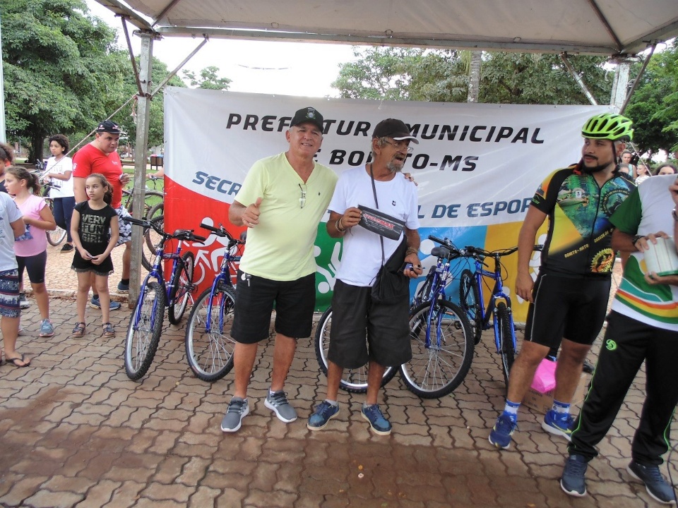 Esportes realizou hoje o 3º Passeio Ciclístico do Trabalhador