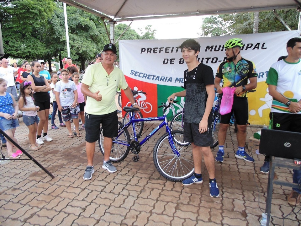 Esportes realizou hoje o 3º Passeio Ciclístico do Trabalhador
