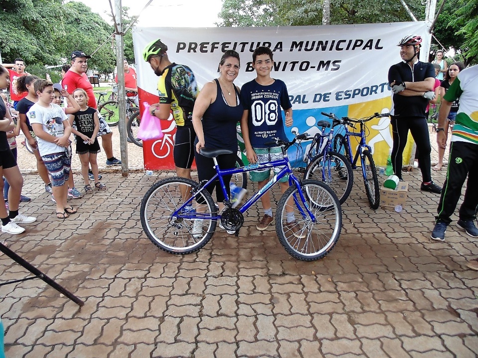 Esportes realizou hoje o 3º Passeio Ciclístico do Trabalhador