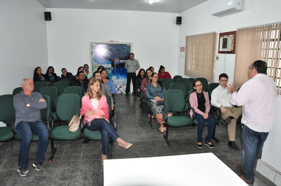 Prefeito Municipal deu posse a 14 novos servidores concursados