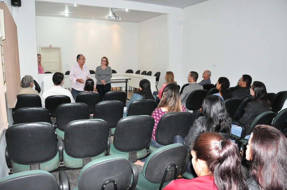 Prefeito Municipal deu posse a 14 novos servidores concursados
