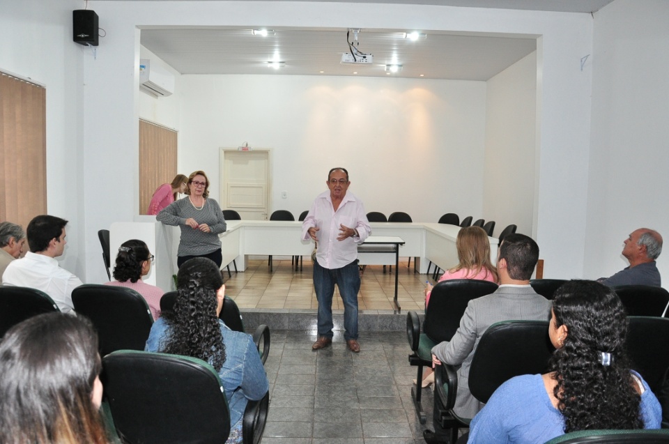 Prefeito Municipal deu posse a 14 novos servidores concursados