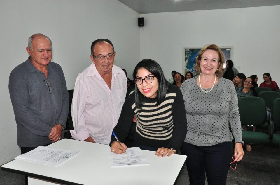 Prefeito Municipal deu posse a 14 novos servidores concursados