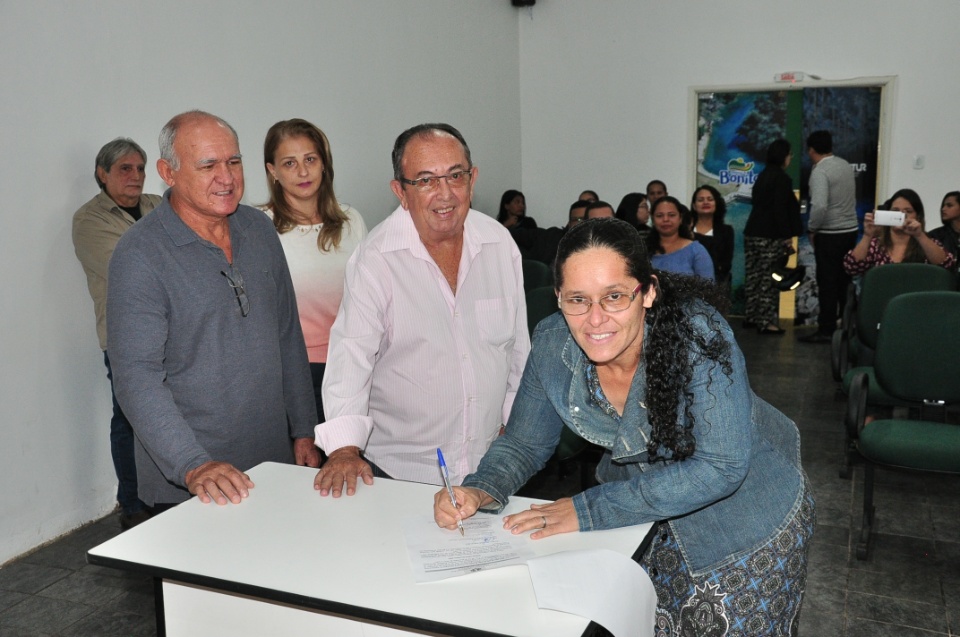 Prefeito Municipal deu posse a 14 novos servidores concursados