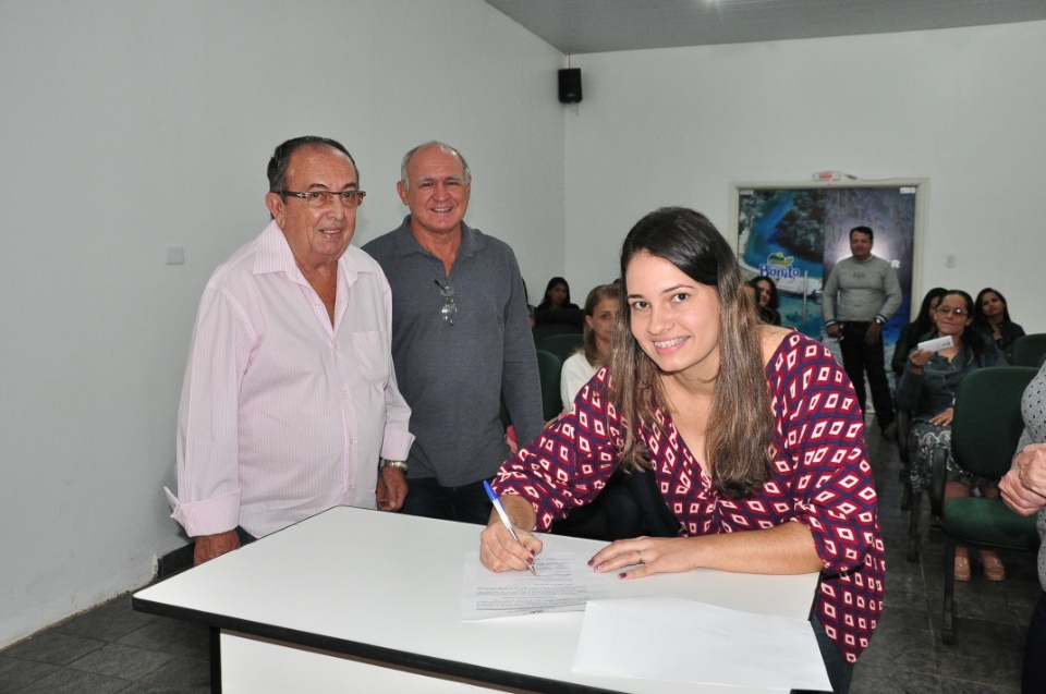 Prefeito Municipal deu posse a 14 novos servidores concursados