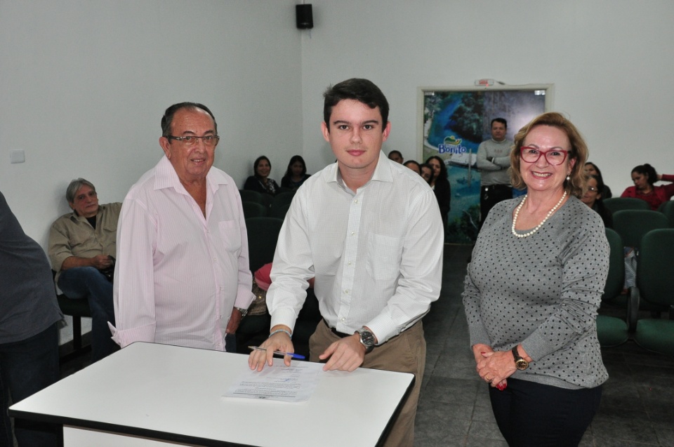 Prefeito Municipal deu posse a 14 novos servidores concursados