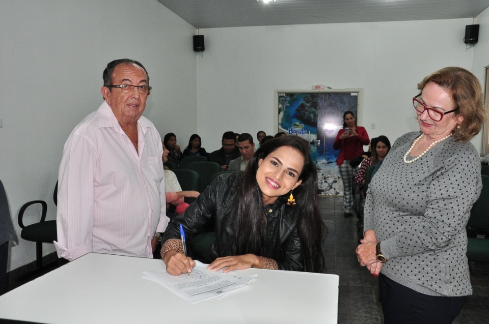 Prefeito Municipal deu posse a 14 novos servidores concursados