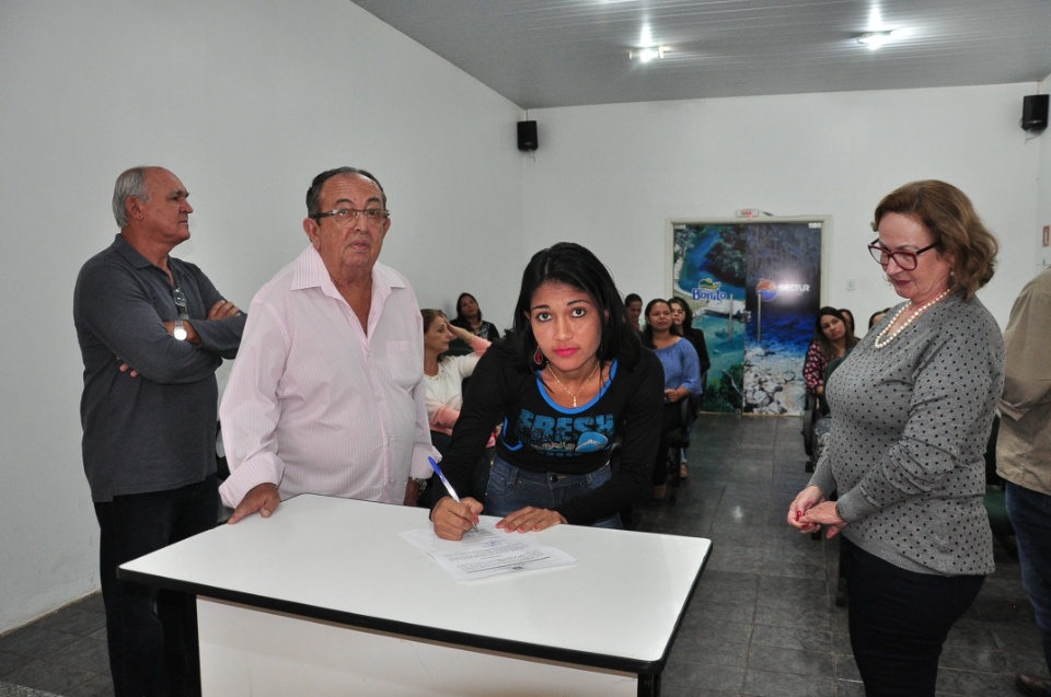 Prefeito Municipal deu posse a 14 novos servidores concursados