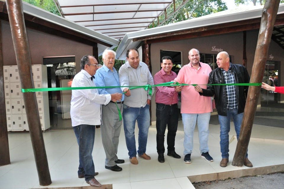 Durante inauguração, prefeito autoriza o início de novas obras