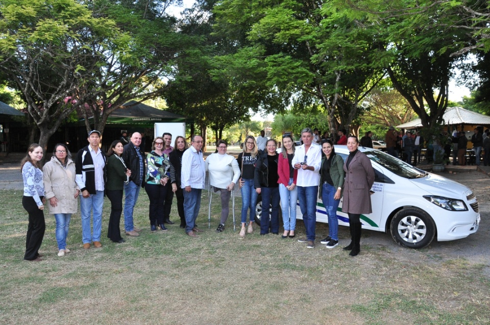 Durante inauguração, prefeito autoriza o início de novas obras