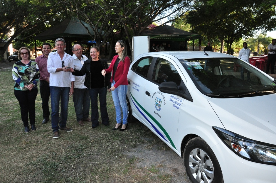 Durante inauguração, prefeito autoriza o início de novas obras