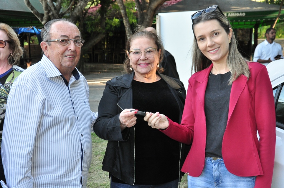 Durante inauguração, prefeito autoriza o início de novas obras