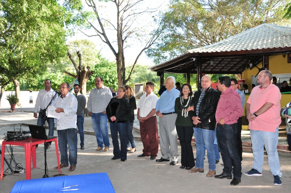 Durante inauguração, prefeito autoriza o início de novas obras