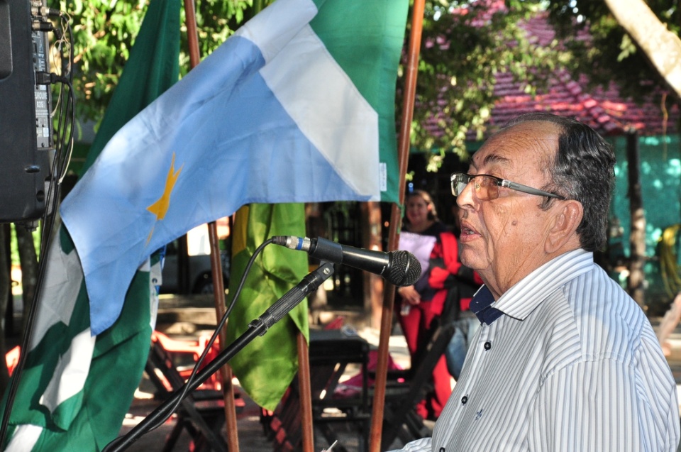Durante inauguração, prefeito autoriza o início de novas obras