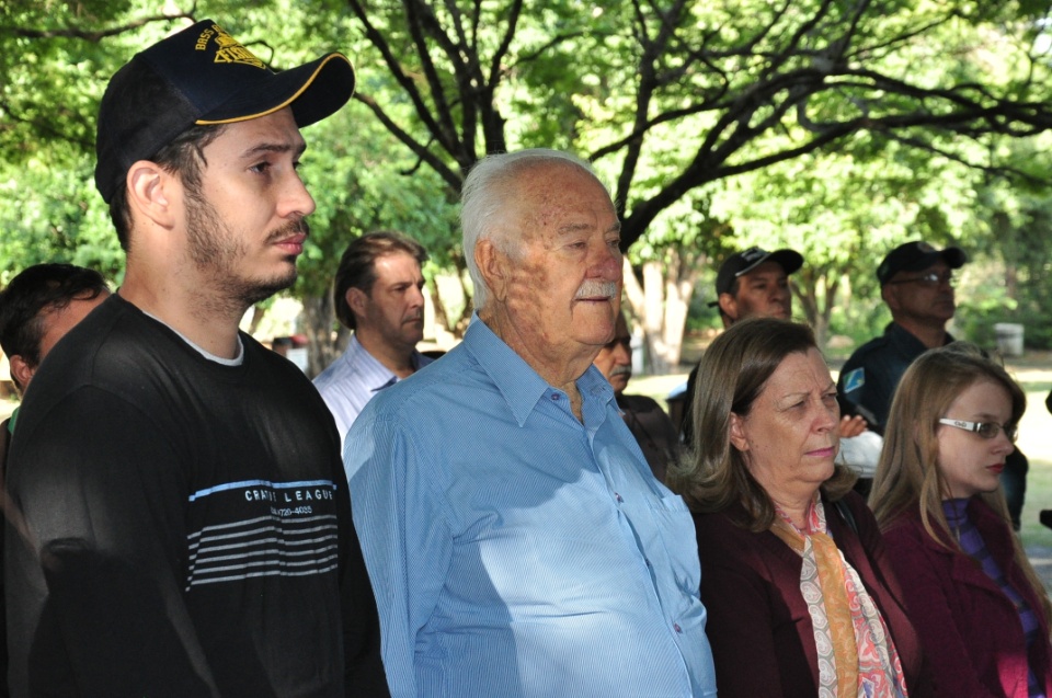Durante inauguração, prefeito autoriza o início de novas obras