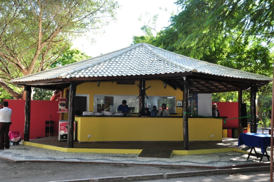 Durante inauguração, prefeito autoriza o início de novas obras