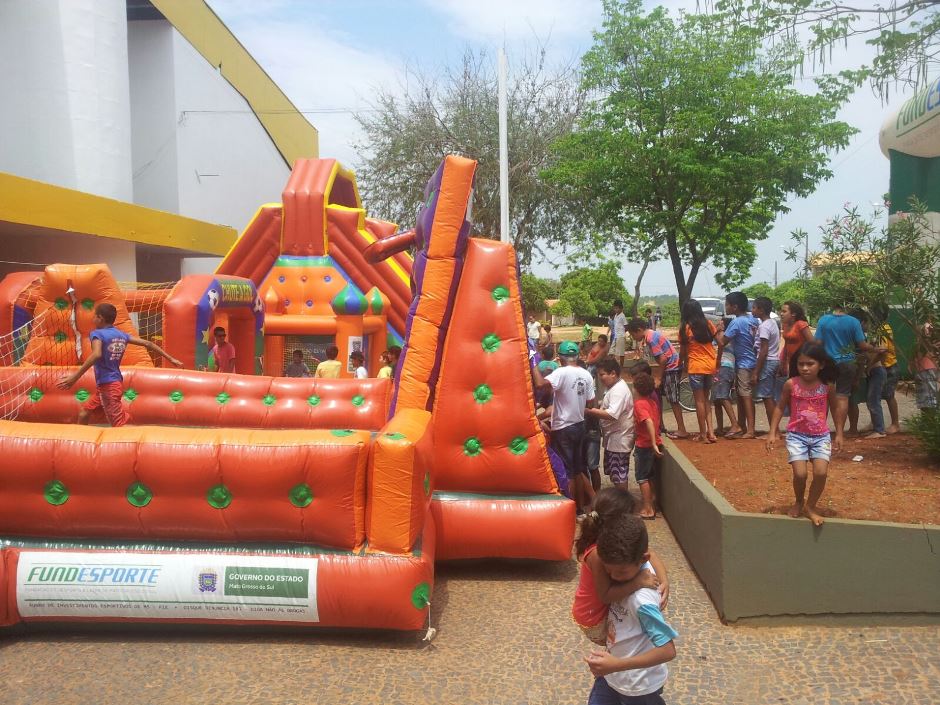 Prefeitura de Bonito e Fundesporte criam espaço para as crianças durante festa dos 67 anos de Bonito
