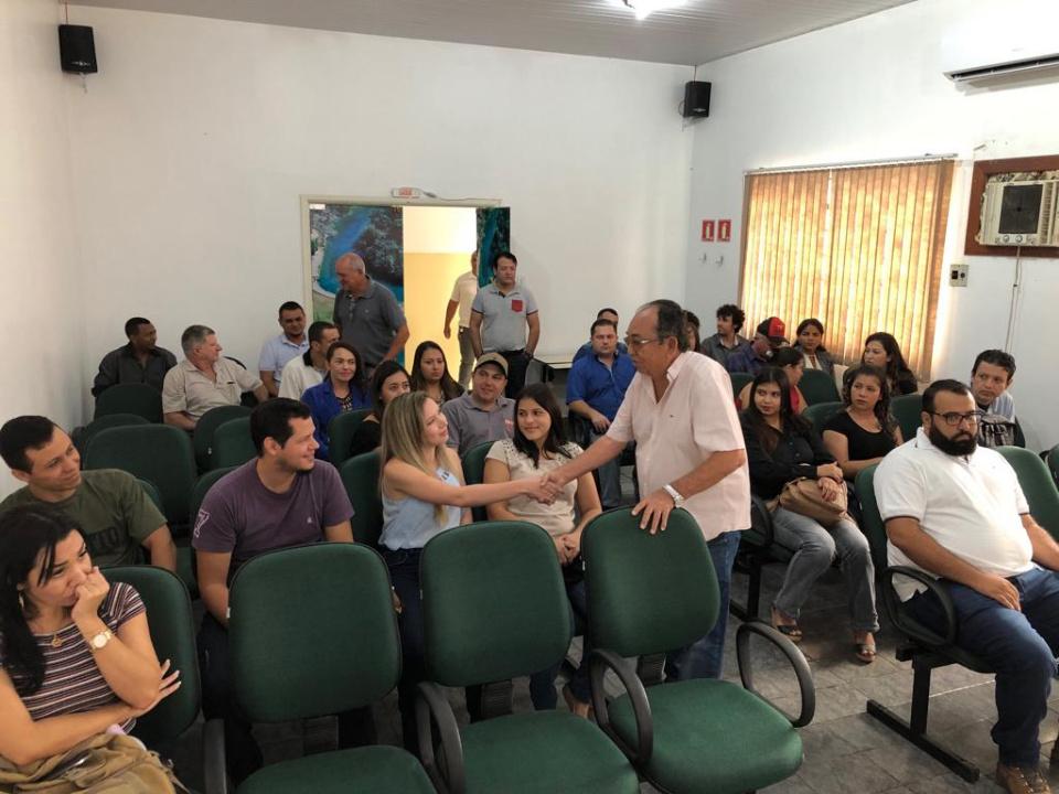 Prefeito municipal dá posse a novos concursados