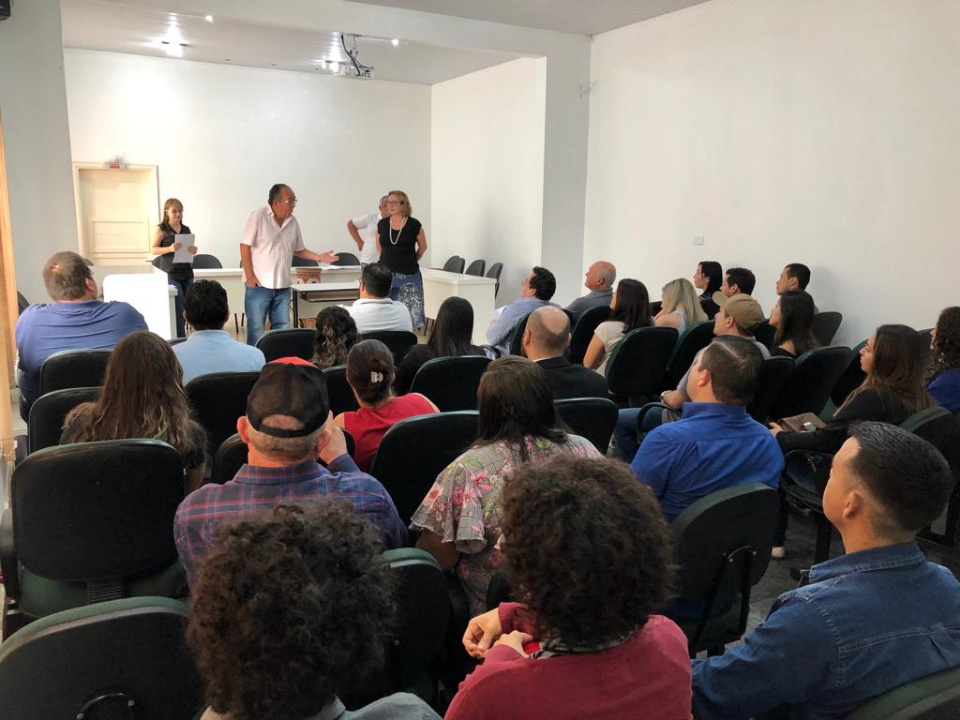 Prefeito municipal dá posse a novos concursados