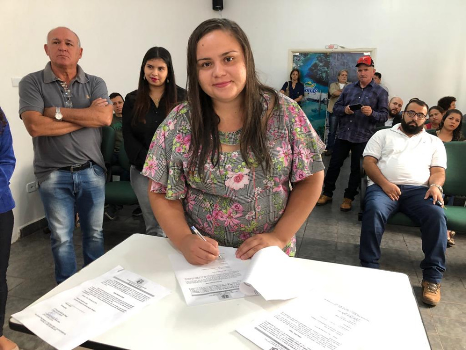 Prefeito municipal dá posse a novos concursados