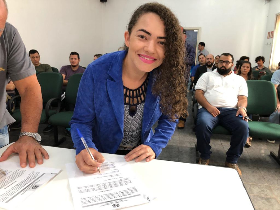 Prefeito municipal dá posse a novos concursados
