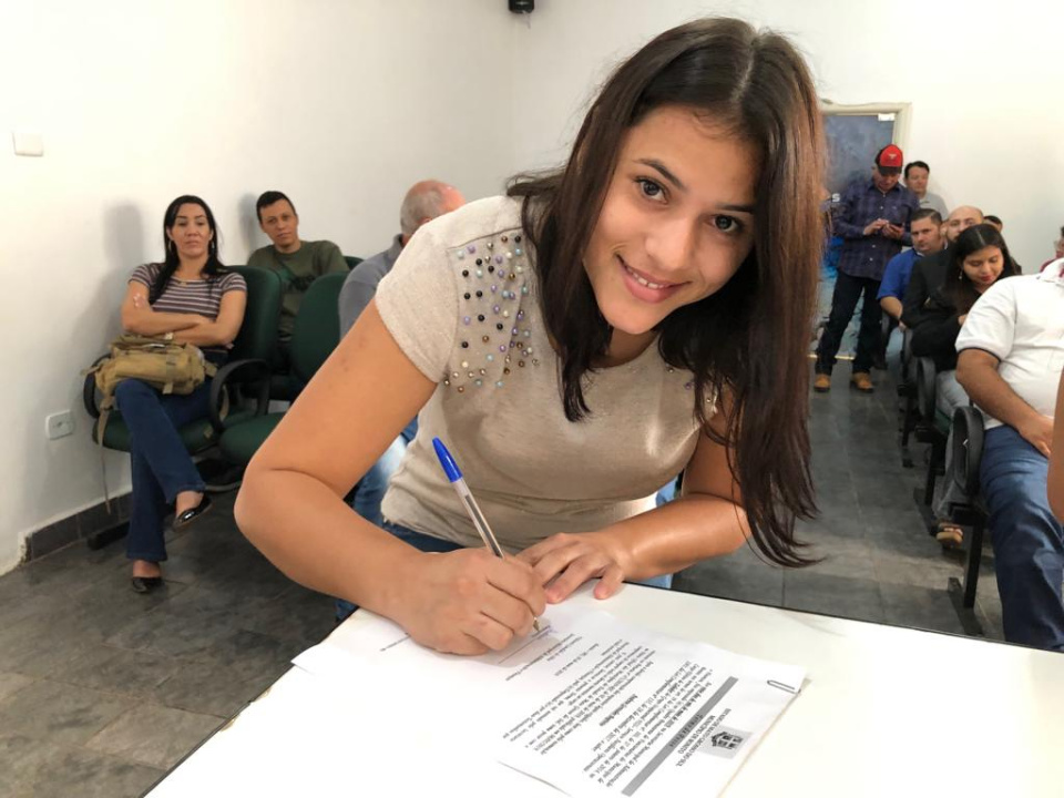 Prefeito municipal dá posse a novos concursados