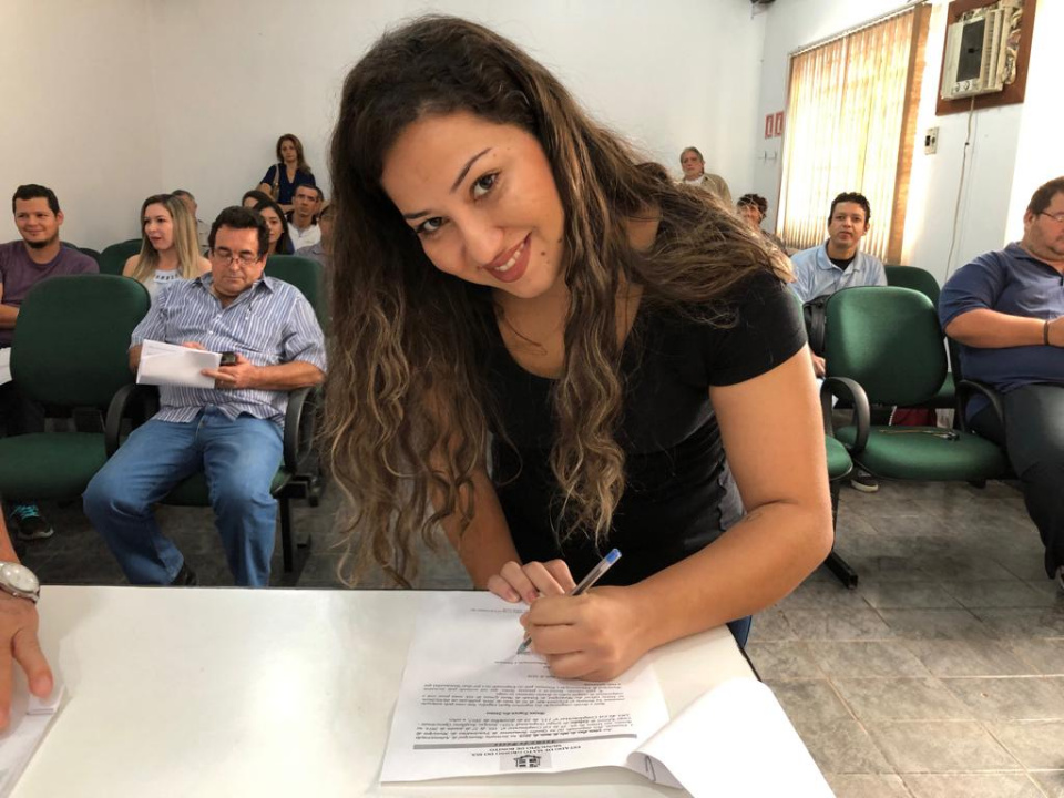 Prefeito municipal dá posse a novos concursados