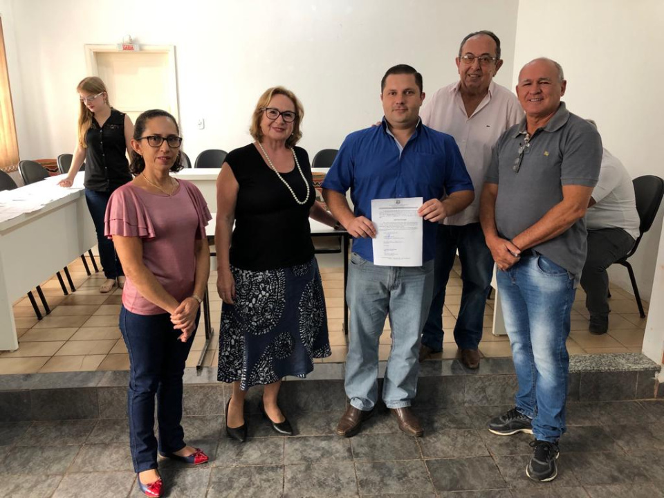 Prefeito municipal dá posse a novos concursados