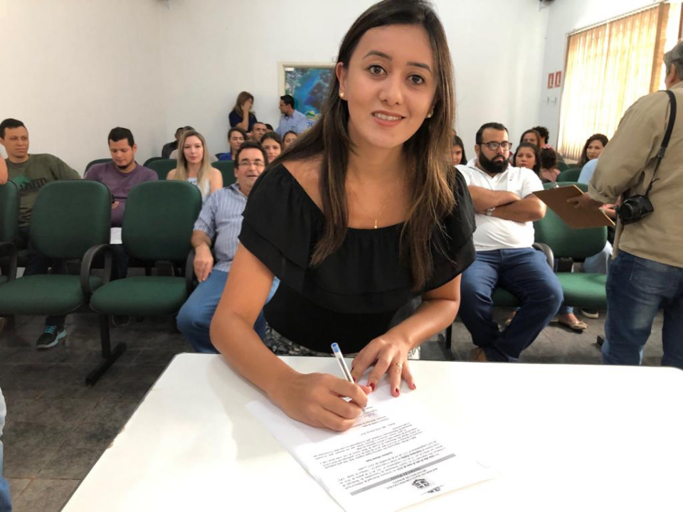 Prefeito municipal dá posse a novos concursados