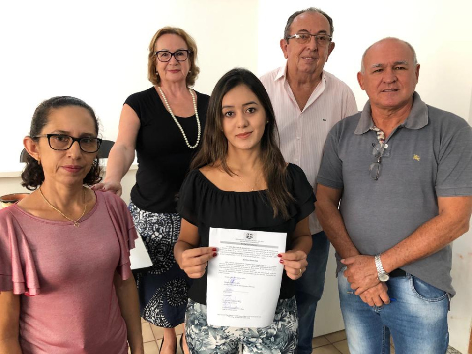 Prefeito municipal dá posse a novos concursados