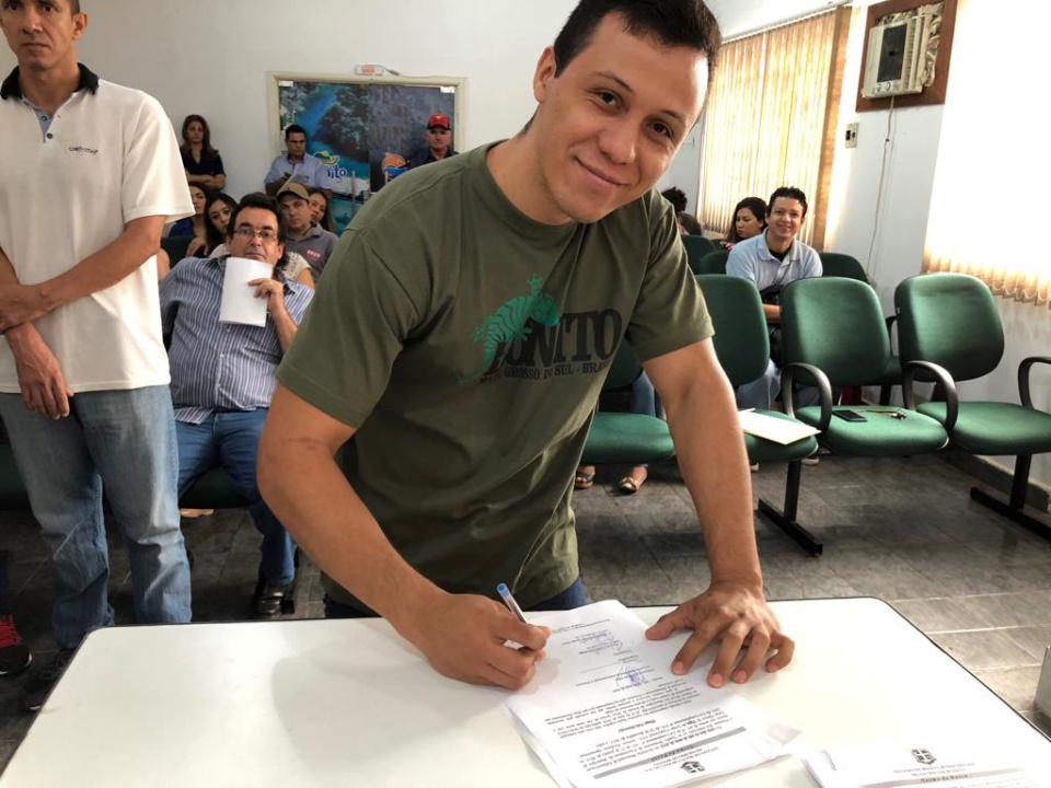 Prefeito municipal dá posse a novos concursados