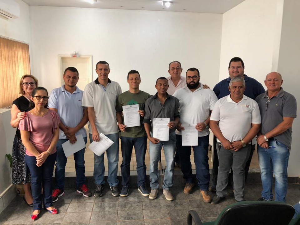 Prefeito municipal dá posse a novos concursados