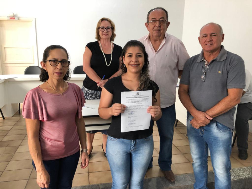 Prefeito municipal dá posse a novos concursados