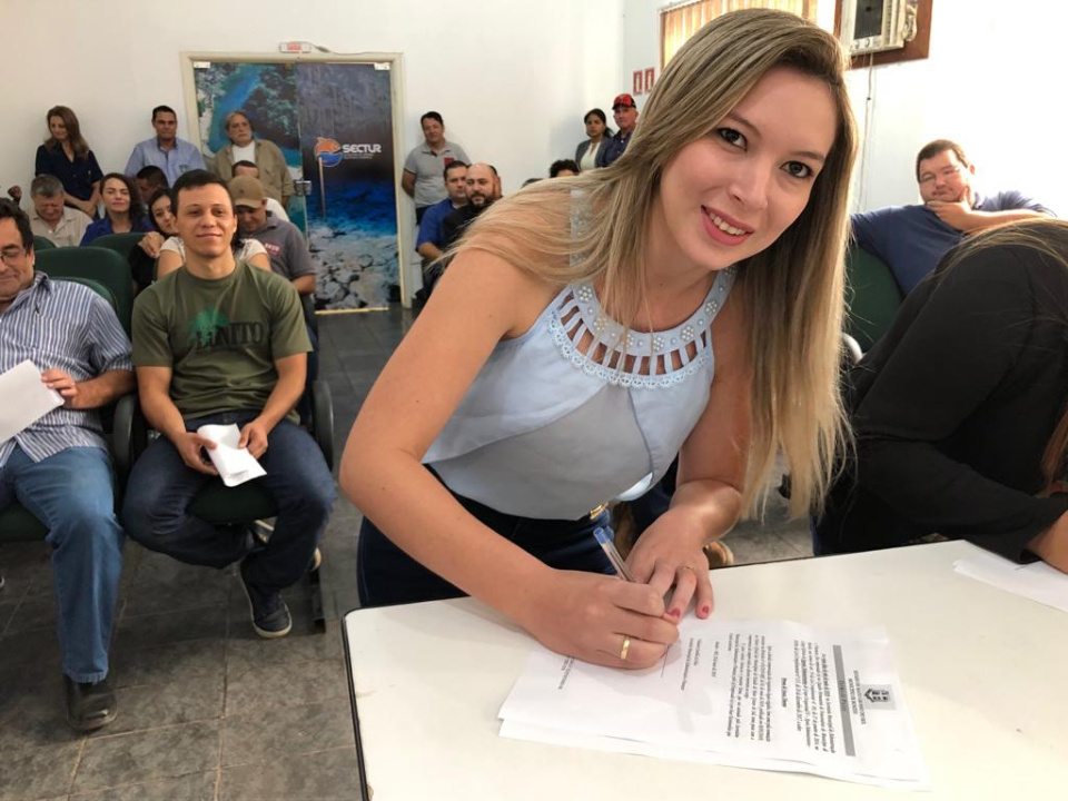 Prefeito municipal dá posse a novos concursados