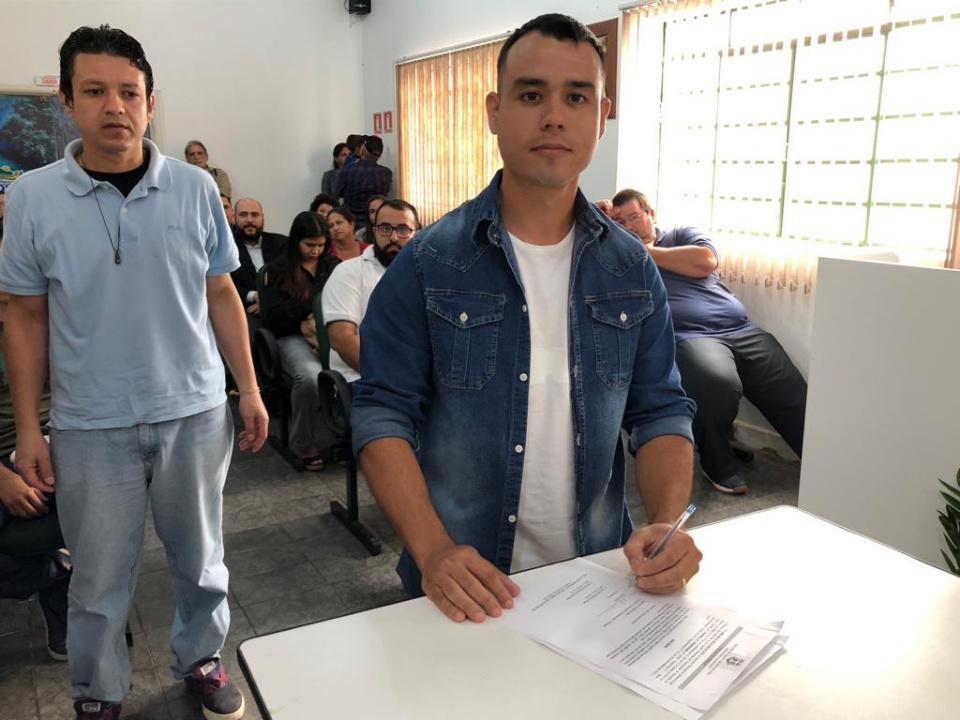 Prefeito municipal dá posse a novos concursados